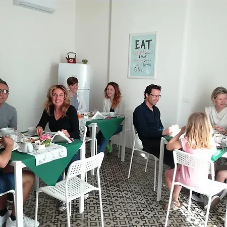La Finestra Sul Massimo Bed & Breakfast 2*